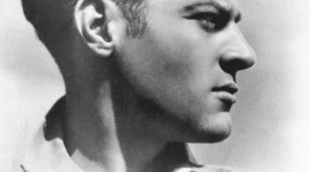 Mella, en el pedestal de mis deidades