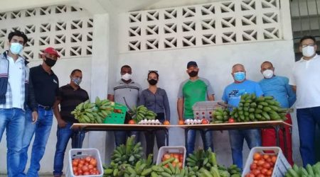 Campesinos cienfuegueros realizan donación a Centro de Aislamiento de la UCf