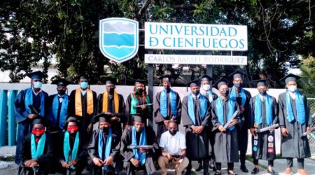 Nuevos profesionales de tierras hermanas culminan estudios en la Universidad de Cienfuegos