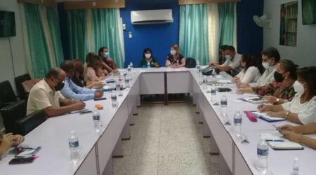 Constata Viceministra del MES condiciones para el reinicio del Curso Académico Semipresencial en la UCf