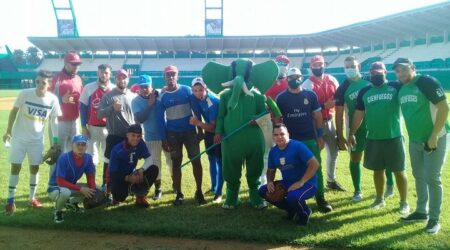 Universitarios en perfecta combinación de identidad