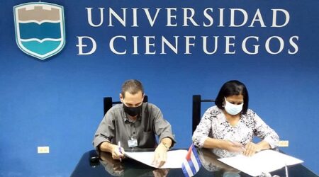 Firma nuevos convenios la UCf con entidades del territorio
