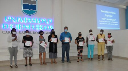 Premian a colectivo de educadores en Universidad de Cienfuegos