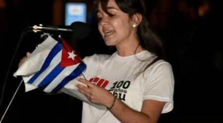 Sintamos orgullo de amar la Revolución