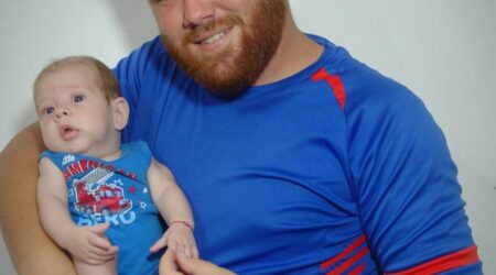 Joven, estudiante, deportista y ¡PAPÁ!