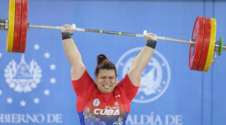 Marifélix viste de oro a Cienfuegos en San Salvador