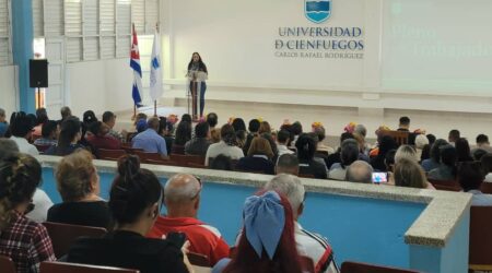 Se efectúa Pleno de Trabajadores en Mi Casa UCf