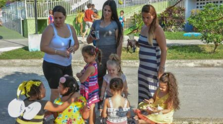 Madres de tres bajo el abrigo del país