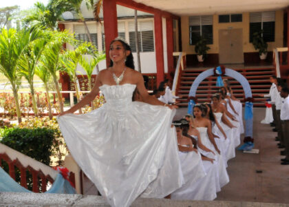 “Camilitos” quinceañeros festejan su cumple en Cienfuegos