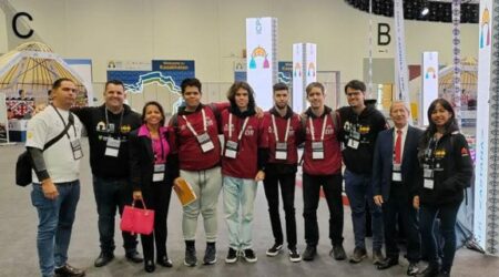 Universitarios cubanos participan en concurso internacional de programación de Kazajstán