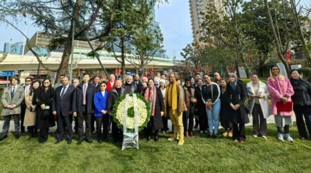 Rinden tributo en Shanghái, China, al Héroe Nacional de Cuba