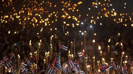 Cienfuegueros iluminaron al Apóstol en el aniversario 172 de su natalicio