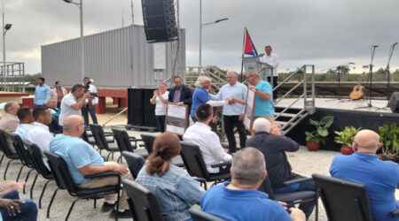 Presidente cubano en inauguración de parque fotovoltaico