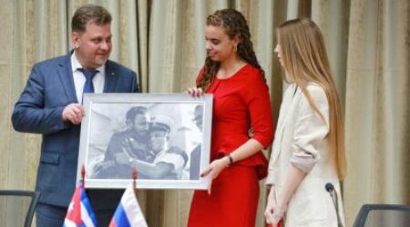 Dos pueblos hermanos, dos juventudes que se abrazan