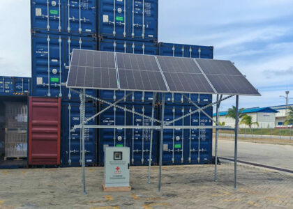 Recibe Cuba donativo chino de sistemas fotovoltaicos