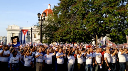 Multitudinaria Tribuna Abierta en Cienfuegos: el pueblo junto a Raúl y a la Revolución